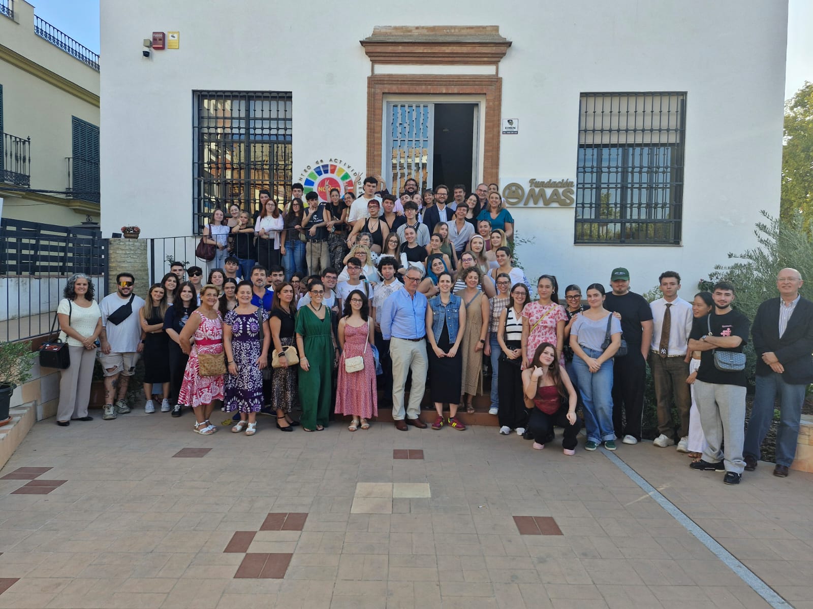 estudiantes de moda para promover la circularidad textil